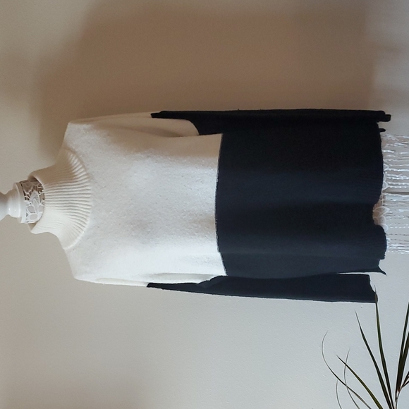 Susina Sweaters - Susina Sweater